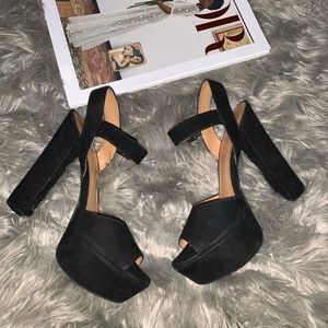 Nine West open toe shoe with bulk heel